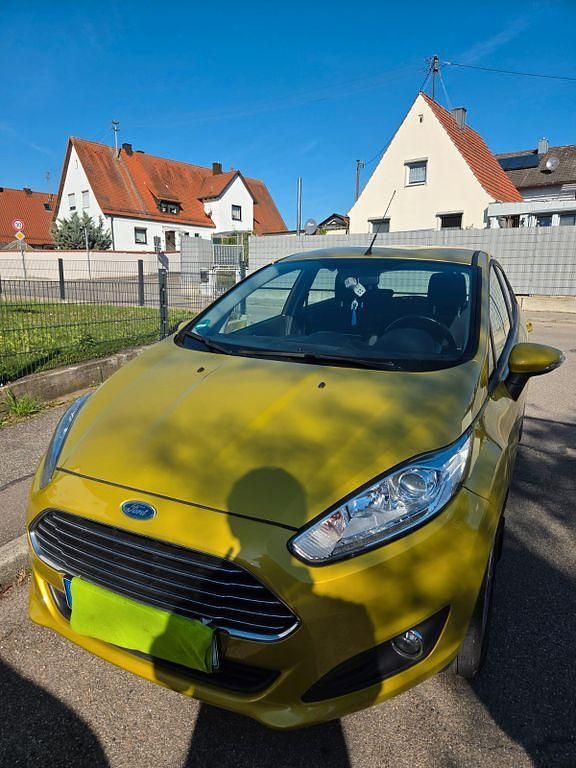 Gold Gebraucht 2015 Ford Fiesta Trend Kleinwagen | 5.200 € (Fairer Preis) - Bild 1/4