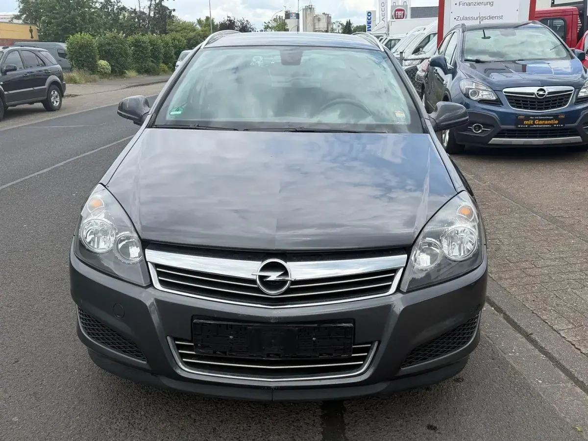 Gebraucht Opel Astra Edition 116 PS (85 kW) 2010 Grau Kombi