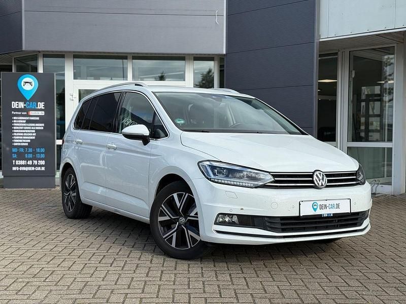 Weiß Gebraucht 2019 VW Touran R Van / Kleinbus | 26.990 € (Fairer Preis) - Bild 1/4