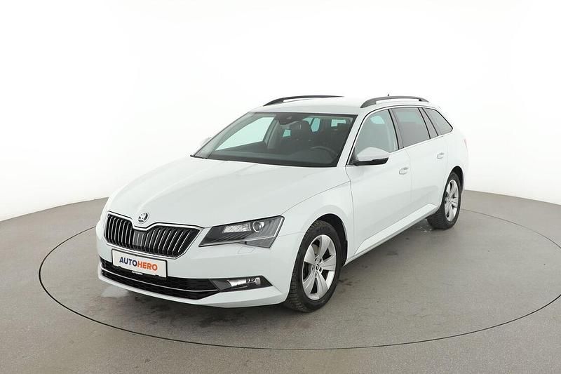Weiß Gebraucht 2016 Skoda Superb Ambition Kombi | 16.570 € (Fairer Preis) - Bild 1/3