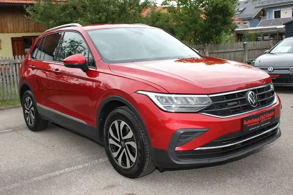 Gebraucht VW Tiguan Active 150 PS (110 kW) 2022 Rot SUV