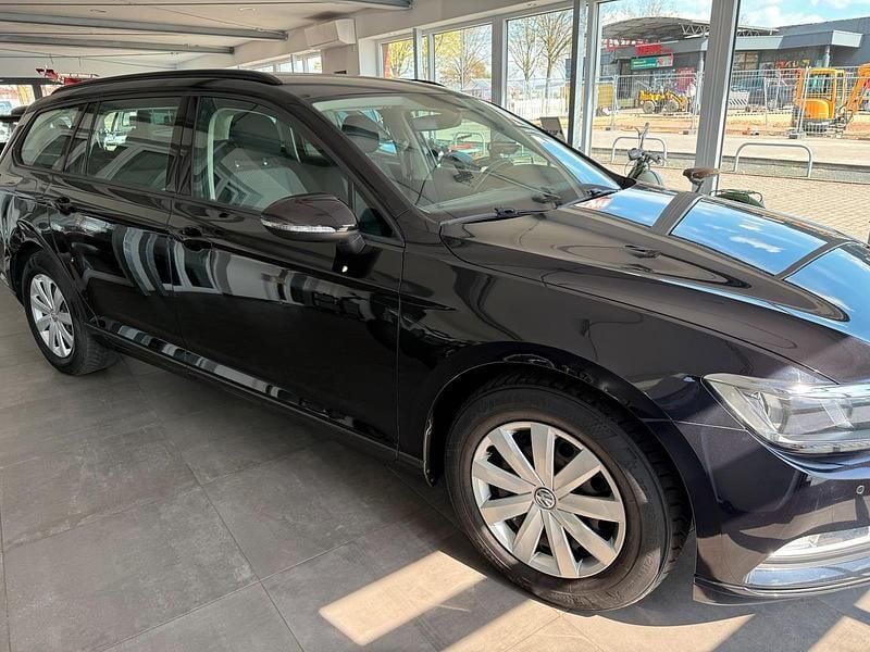 Gebraucht VW Passat Trendline 150 PS (110 kW) 2017 Schwarz Kombi