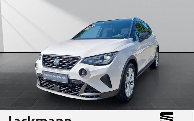 Weiß Gebraucht 2023 Seat Arona FR SUV | 17.990 € (Fairer Preis) - Bild 1/4