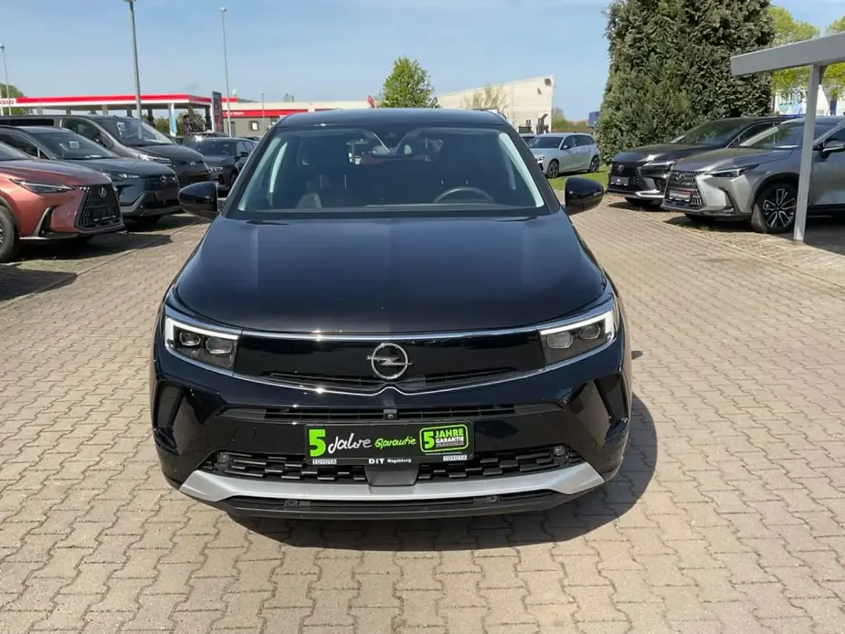 Gebraucht Opel Grandland X Elegance 131 PS (96 kW) 2023 Lackierung schwarz perla nera/ SUV