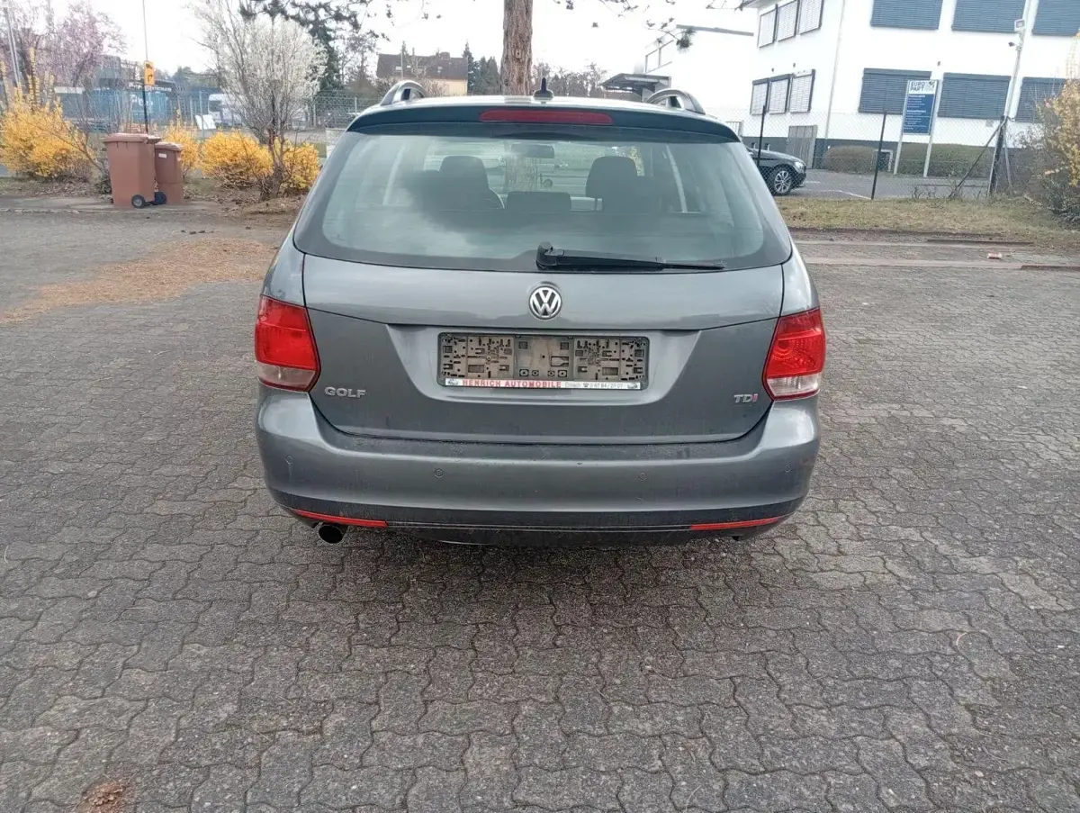Gebraucht VW Golf VI Comfortline 105 PS (77 kW) 2011 Grau Kleinwagen