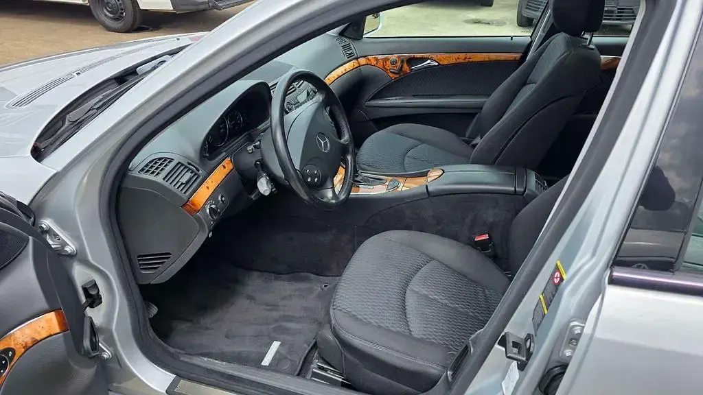 Gebraucht Mercedes E280 231 PS (169 kW) 2005 Silber Limousine