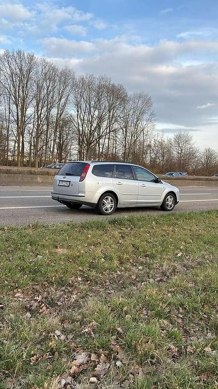 Gebraucht Ford Focus Ghia 116 PS (85 kW) 2005 Grau Kombi