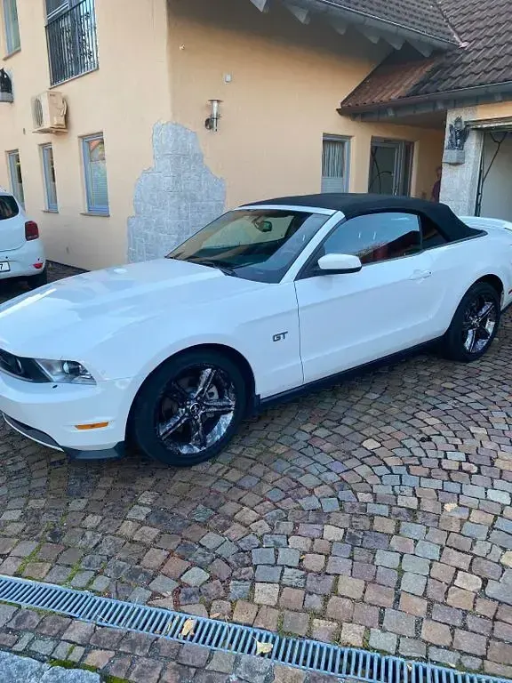Gebraucht Ford Mustang 320 PS (235 kW) 2010 Weiß Cabrio