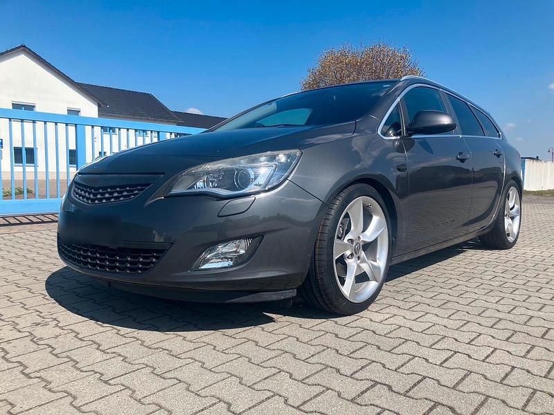 Gebraucht Opel Astra 180 PS (132 kW) 2012 Grau Kombi
