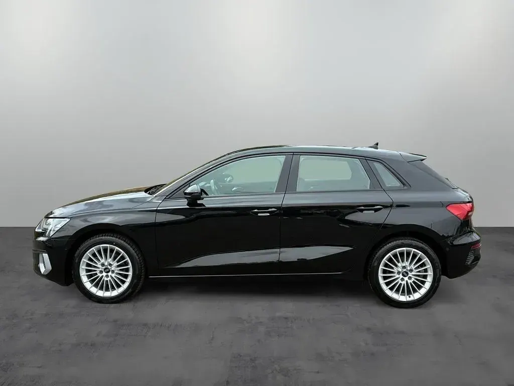 Gebraucht Audi A3 Advanced Plus 150 PS (110 kW) 2022 Mythosschwarz metallic Limousine