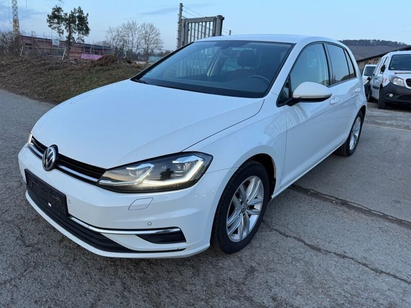 Weiß Gebraucht 2019 VW Golf VII Comfortline Limousine | 11.199 € (Etwas zu teuer) - Bild 1/4