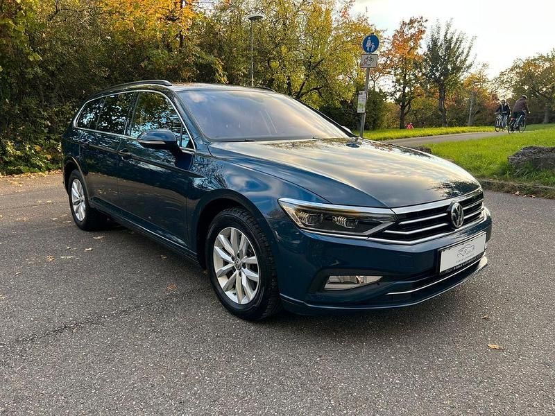 Blau Gebraucht 2020 VW Passat Limousine | 17.999 € (Guter Preis) - Bild 1/4