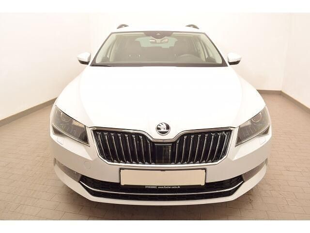Gebraucht Skoda Superb Ambition 190 PS (139 kW) 2018 Moonweiss metallic Kombi