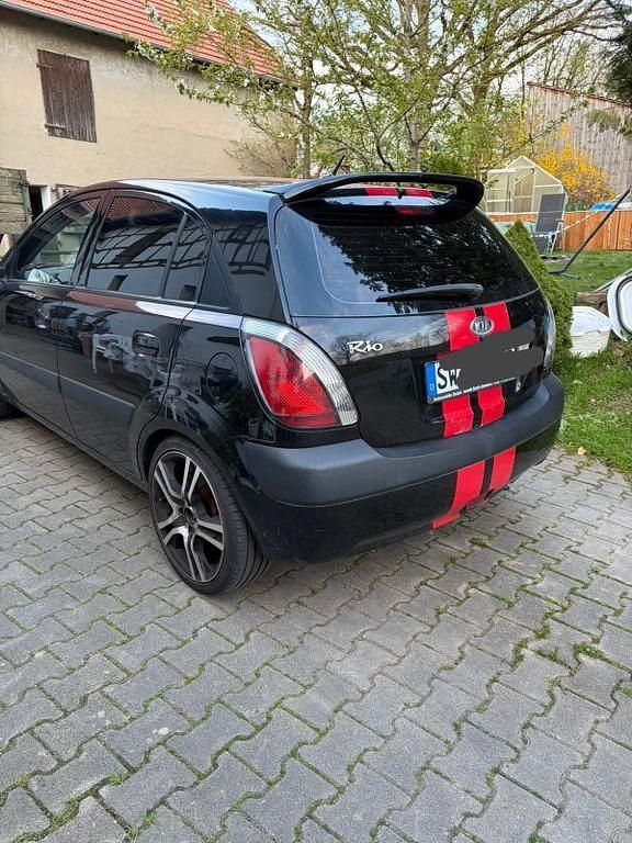 Gebraucht Kia Rio Attract 97 PS (71 kW) 2010 Schwarz Limousine