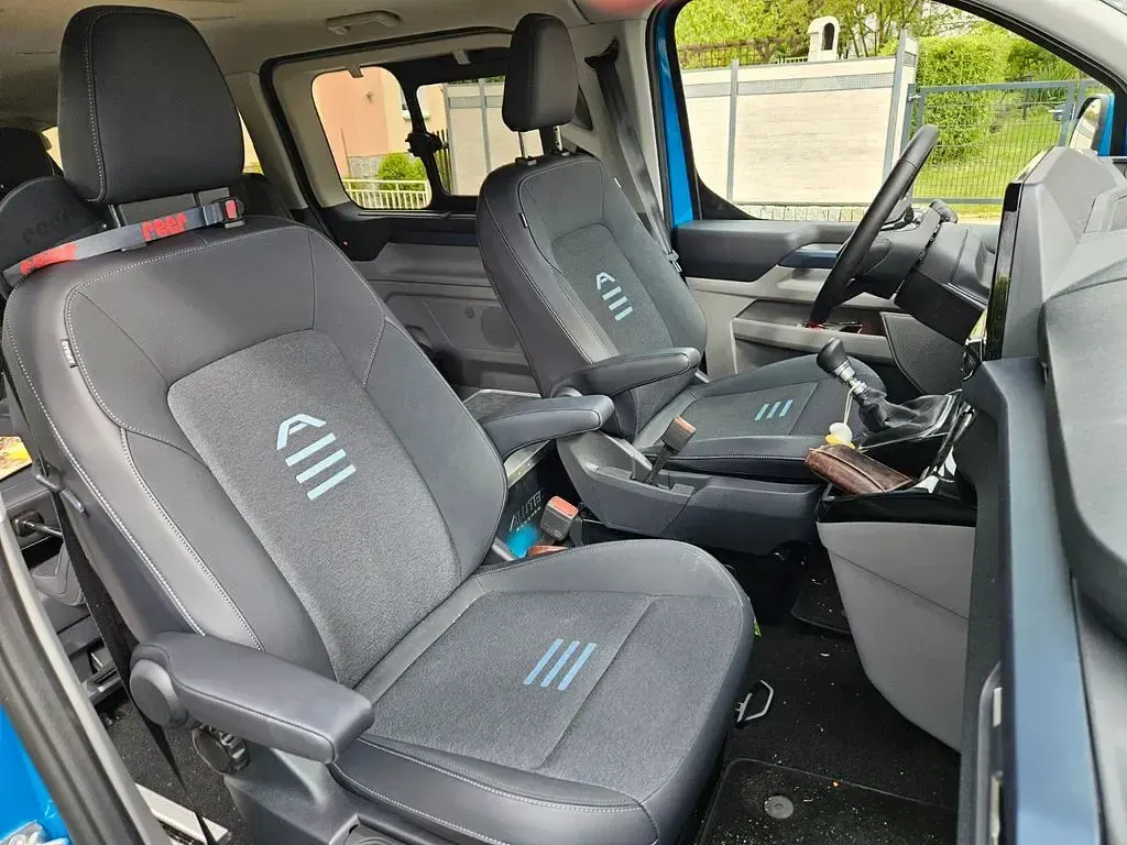 Gebraucht Ford Tourneo Active 150 PS (110 kW) 2025 Blau Van / Kleinbus