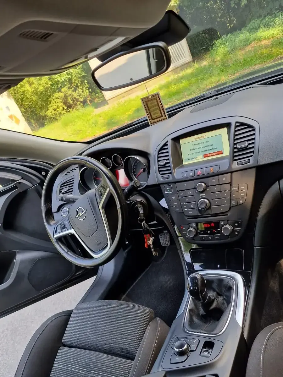 Gebraucht Opel Insignia 140 PS (102 kW) 2012 Schwarz Limousine