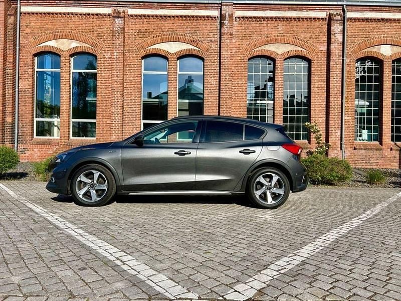 Grau Gebraucht 2019 Ford Focus Active Kombi | 12.499 € (Superpreis) - Bild 1/4