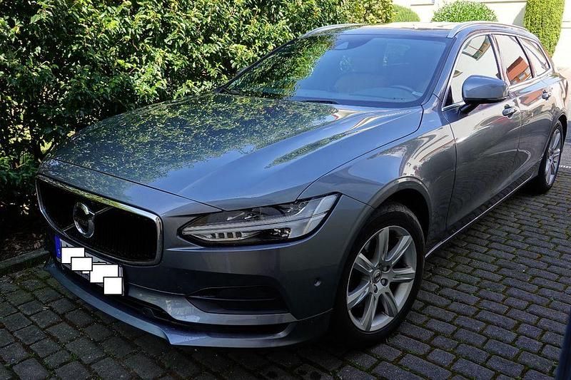 Grau Gebraucht 2017 Volvo V90 Momentum Kombi | 13.500 € (Etwas zu teuer) - Bild 1/4
