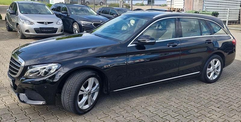 Schwarz Gebraucht 2017 Mercedes C180 Edition Limousine | 14.500 € (Guter Preis) - Bild 1/4