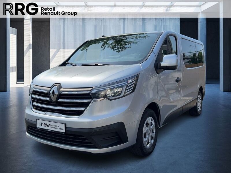 Grau Gebraucht 2023 Renault Trafic Life Van | 35.580 € (Teuer) - Bild 1/4