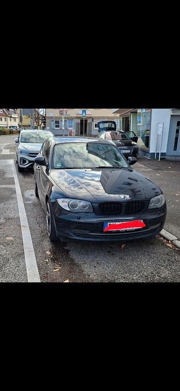 Schwarz Gebraucht 2010 BMW 118 Lifestyle Kleinwagen | 2.250 € (Superpreis) - Bild 1/4