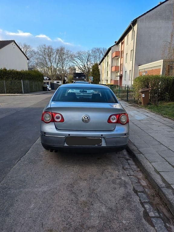 Gebraucht VW Passat 105 PS (77 kW) 2005 Blau Limousine