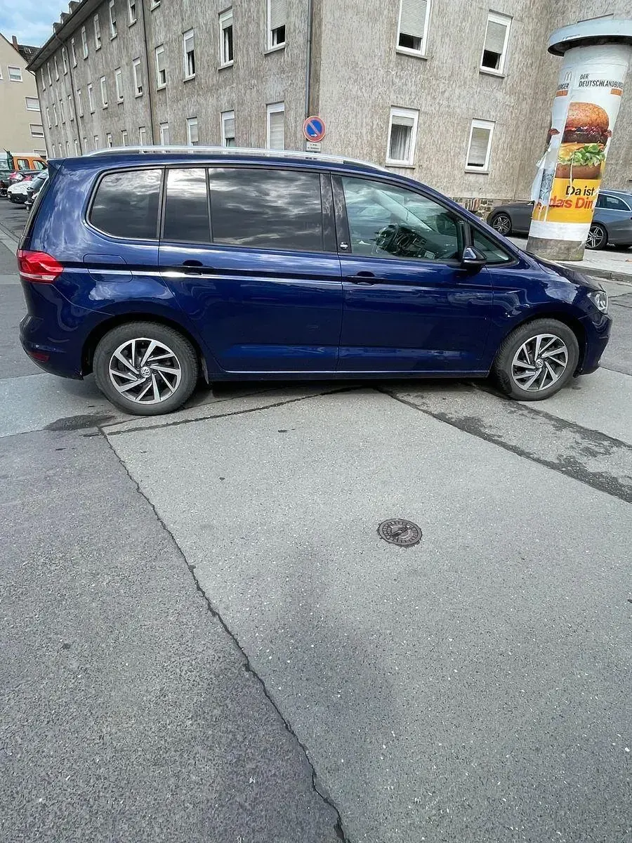 Gebraucht VW Touran Sound 110 PS (80 kW) 2018 Blau Van / Kleinbus