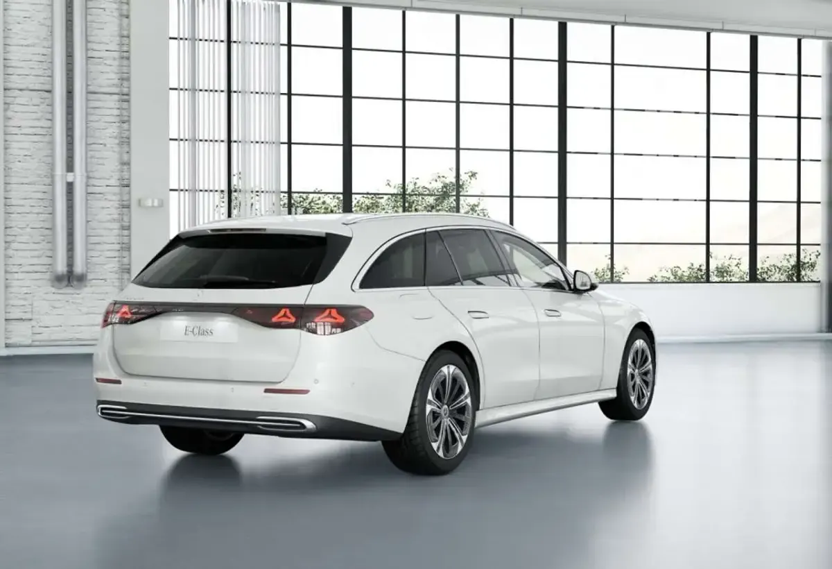 Gebraucht Mercedes E300 Avantgarde 197 PS (144 kW) 2024 Weiss manufaktur lack manufakt Kombi
