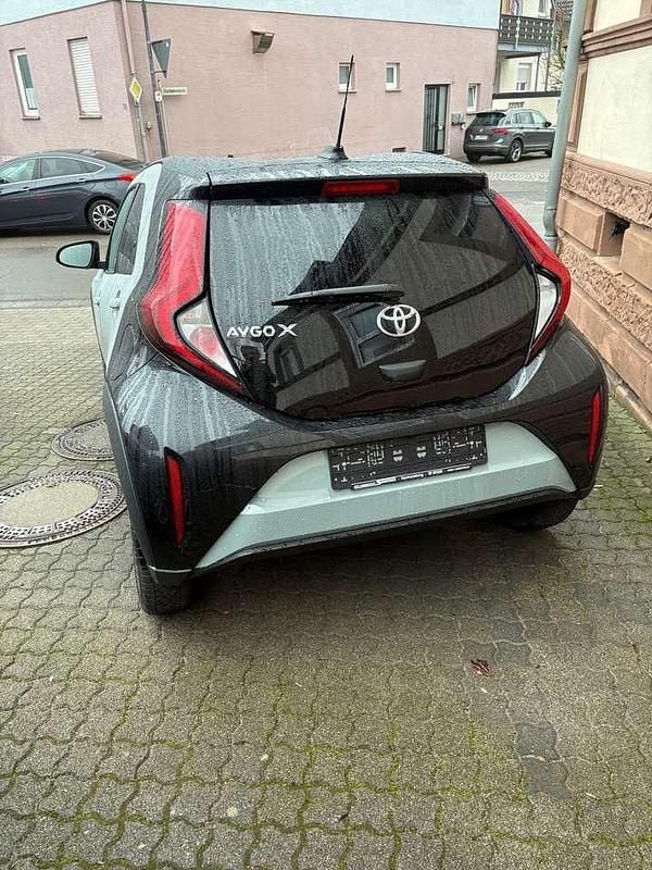 Gebraucht Toyota Aygo X Team 72 PS (52 kW) 2024 Urban khaki (6x3)/ black mica SUV