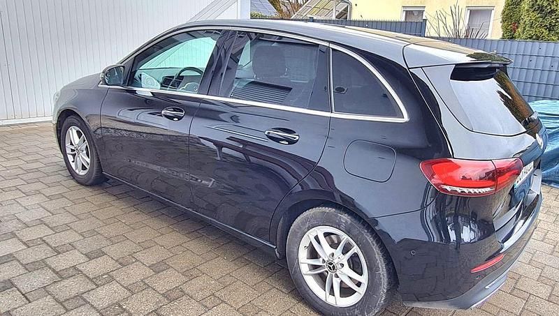 Gebraucht Mercedes B200 163 PS (119 kW) 2019 Schwarz Van / Kleinbus