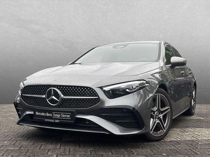 Grau Gebraucht 2024 Mercedes A200 Advanced Plus Limousine | 32.970 € (Etwas zu teuer) - Bild 1/4