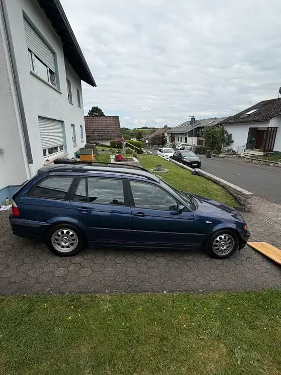 Gebraucht BMW 318 143 PS (105 kW) 2004 Blau Kombi