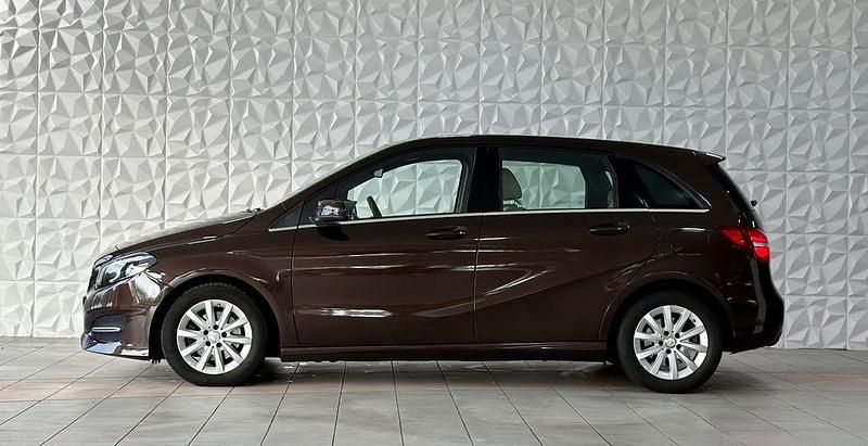 Gebraucht Mercedes B220 184 PS (135 kW) 2015 Braun Van / Kleinbus