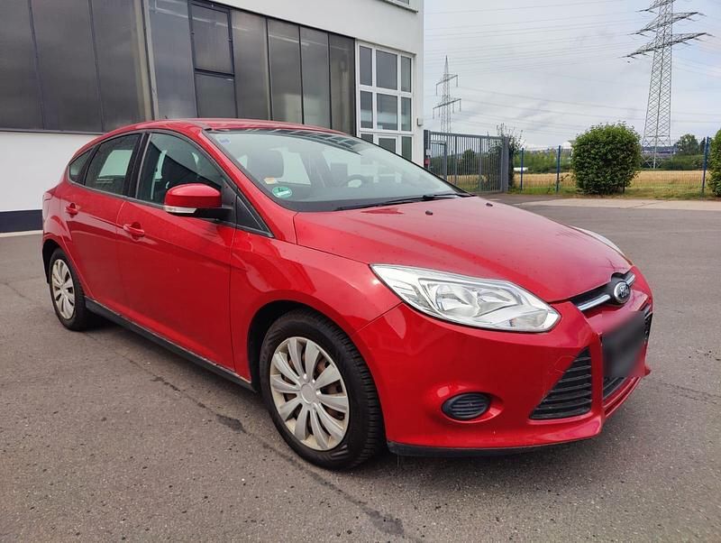 Gebraucht Ford Focus 109 PS (80 kW) 2011 Rot Limousine