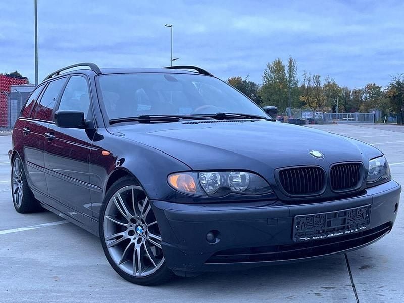 Schwarz Gebraucht 2004 BMW 330 Sport Line Kombi | 4.999 € (Superpreis) - Bild 1/4