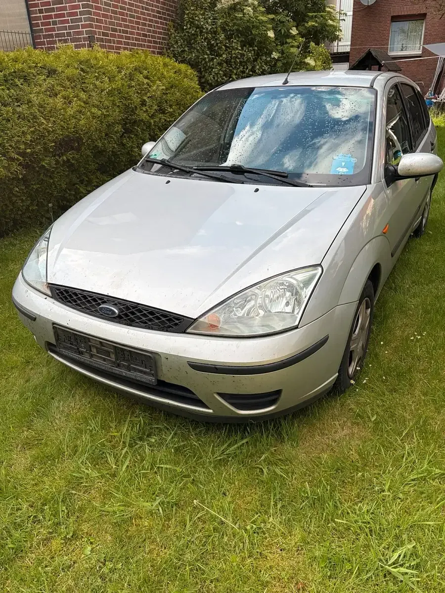 Usata Ford Focus 101 CV (74 kW) 2003 Grigio Utilitaria