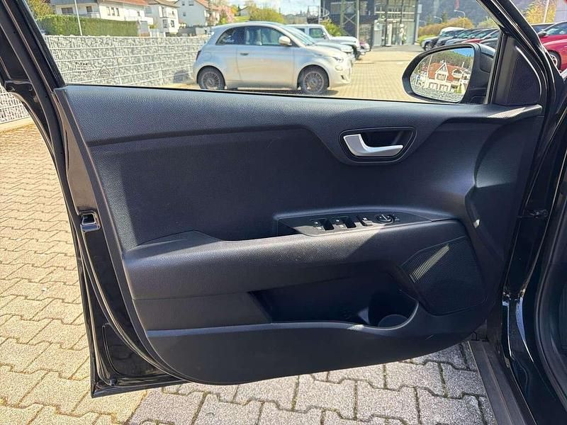 Gebraucht Kia Stonic Edition 7 101 PS (74 kW) 2022 Auroraschwarz met. SUV