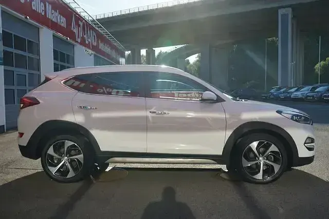 Gebraucht Hyundai Tucson 177 PS (130 kW) 2018 Weiß SUV