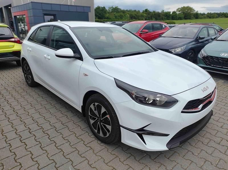 Gebraucht Kia Ceed 140 PS (102 kW) 2025 Weiß Kleinwagen