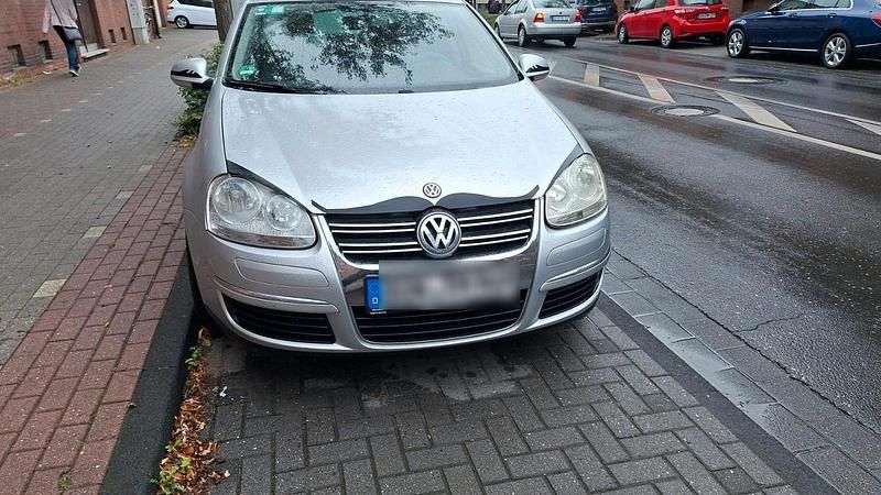 Silber Gebraucht 2006 VW Jetta Limousine | 2.700 € (Teuer) - Bild 1/4