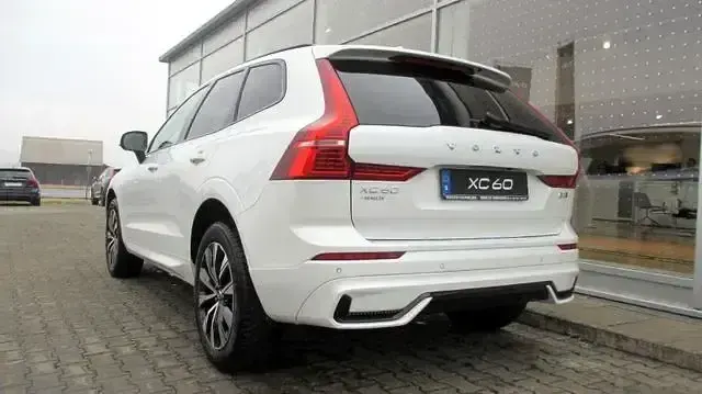 Gebraucht Volvo XC60 Plus 197 PS (144 kW) 2024 Weiß SUV