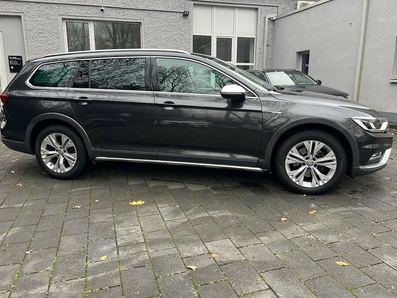 Gebraucht VW Passat Alltrack 190 PS (139 kW) 2018 Mangangrau Kombi