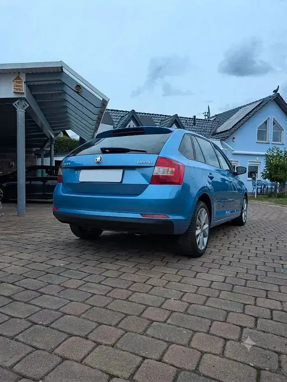Gebraucht Skoda Rapid Joy 116 PS (85 kW) 2016 Blau Kleinwagen