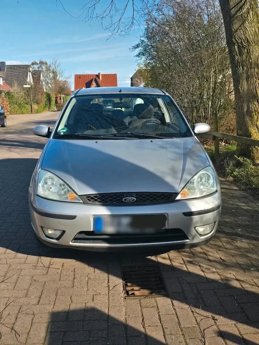 Brugt Ford Focus 74 HK (54 kW) 2004 Sølv Hatchback
