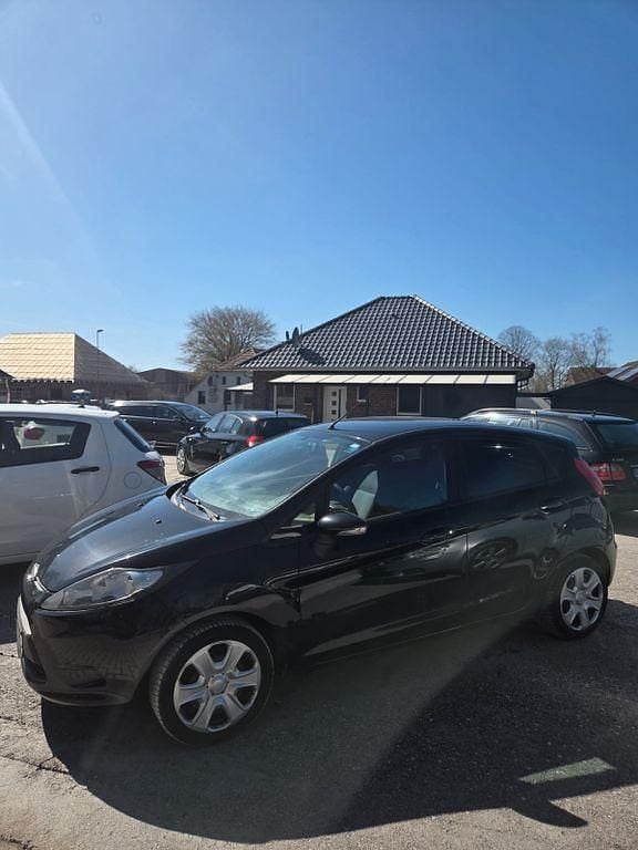 Gebraucht Ford Fiesta Trend 82 PS (60 kW) 2010 Schwarz Kleinwagen