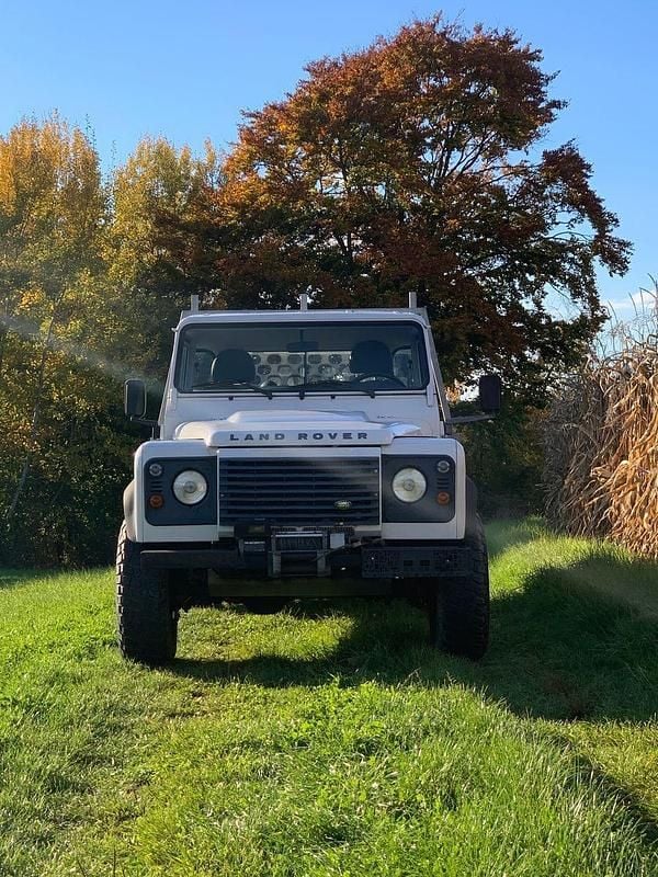 Weiß Gebraucht 2008 Land Rover Defender SUV | 33.333 € (Guter Preis) - Bild 1/4