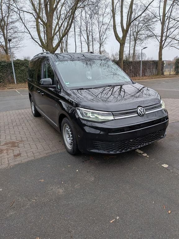 Gebraucht VW Caddy Maxi Dark Label 122 PS (89 kW) 2022 Schwarz Van / Kleinbus