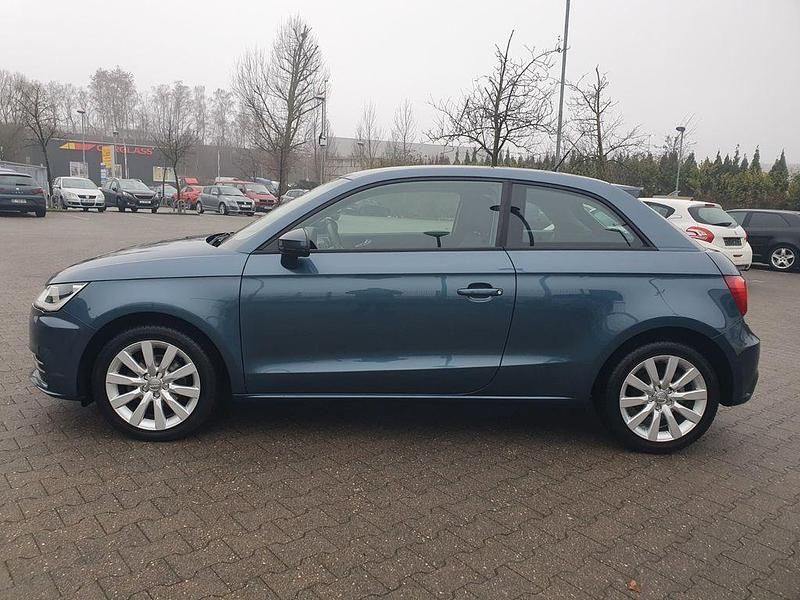 Gebraucht Audi A1 Ambiente 95 PS (69 kW) 2016 Blau Kleinwagen