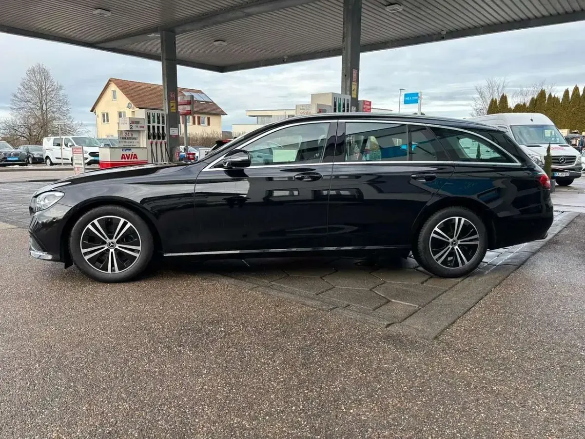 Usado Mercedes E200 Avantgarde 197 CV (144 kW) 2021 Negro Berlina