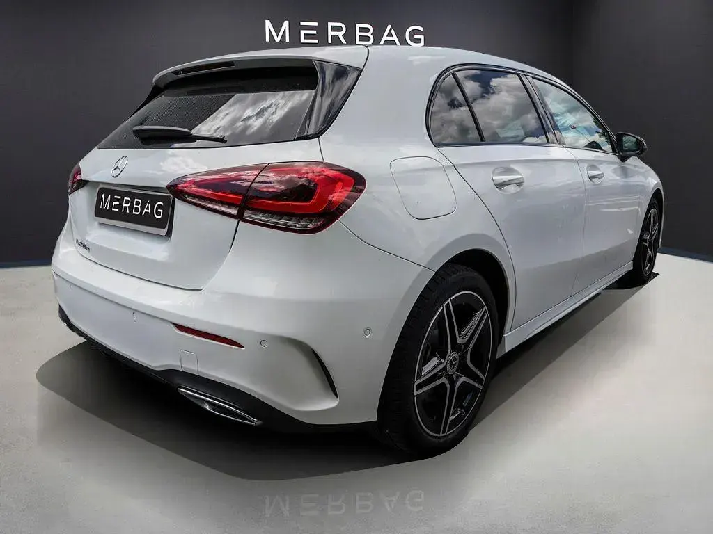 Gebraucht Mercedes A250 AMG line 218 PS (160 kW) 2022 Polarweiß Limousine